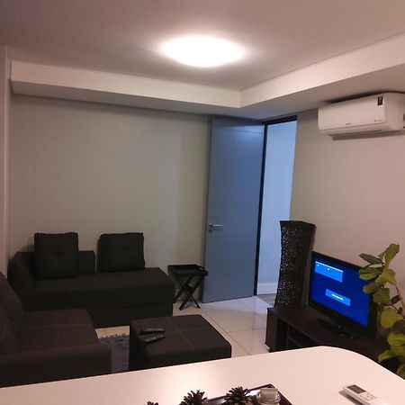 77 On Independence Apartments ウィントフーク エクステリア 写真