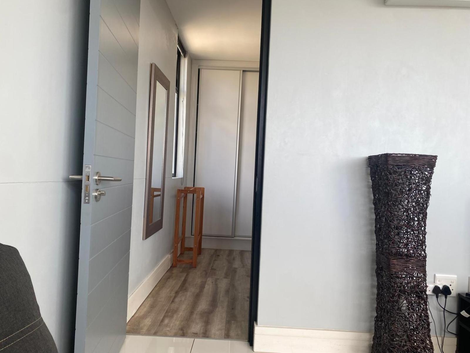 77 On Independence Apartments ウィントフーク エクステリア 写真